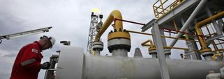 A Agência Nacional do Petróleo, Gás Natural e Biocombustíveis (ANP) assinou cinco dos seis contratos relativos às empresas vencedoras da 4ª rodada de licitações de áreas com acumulações maduras de petróleo, ocorrida em maio deste ano, no Rio; das seis empresas vencedoras da licitação, cinco apresentaram a documentação exigida pelo edital de licitação e comprovaram o pagamento do bônus de assinatura ofertado, além de darem a garantia financeira do programa de trabalho inicia