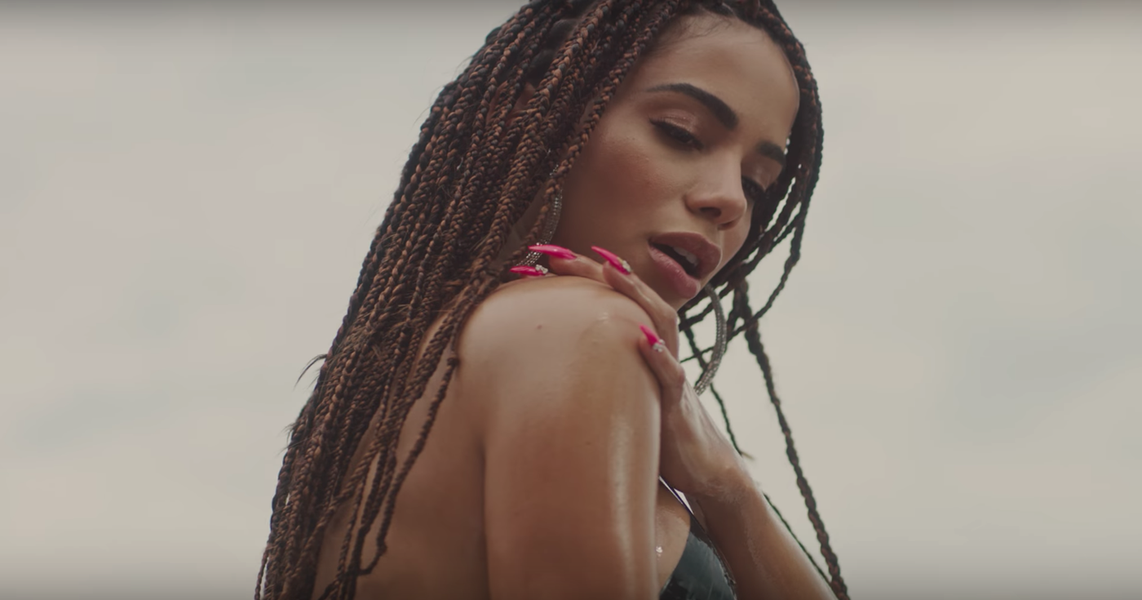 Anitta, você conhece a realidade das favelas. Você conhece a periferia. Você sabe qual é a importância do Bolsa Família na vida dessas pessoas. Você sabe como o preço do gás está empurrando as donas de casa para o fogão a lenha. Você sabe que não dá para ficar impassível diante de 52 milhões de brasileiros na linha da pobreza, sem trabalho e sem futuro