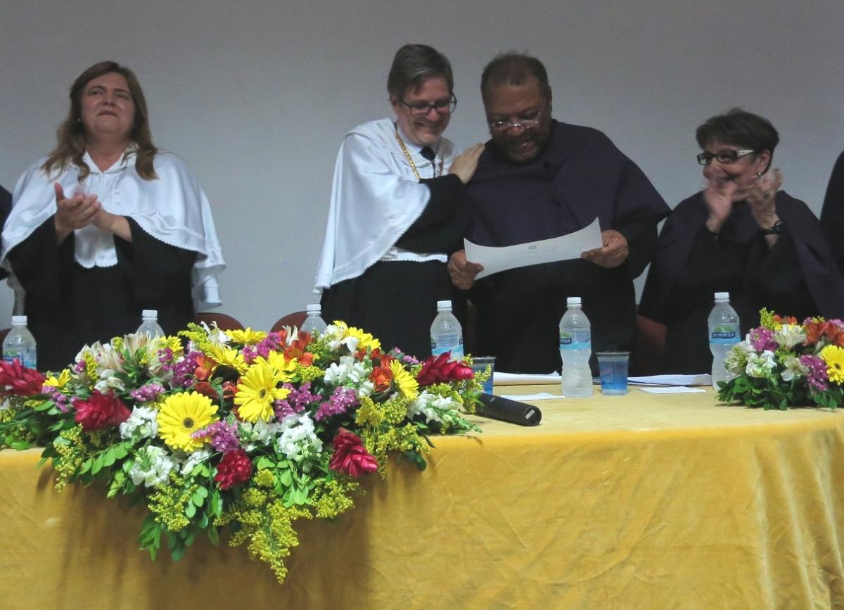 Martinho da Vila recebe título de doutor honoris causa na UFRJ