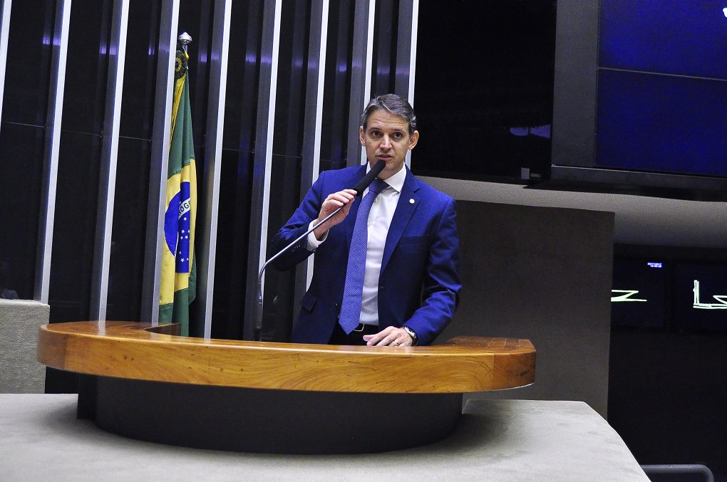 O deputado federal Thiago Peixoto (PSD-GO) criticou nesta semana os episódios de ódio registrados nas redes sociais, como no caso recente da filha do ator Bruno Gagliasso, que sofreu ataques virtuais esta semana. No entanto, o parlamentar destacou que o problema não é a tecnologia e a internet; “A raiz do problema são a violência e a intolerância que a sociedade brasileira tem apresentado. É claro que a internet tem dado escala a isso e precisamos avançar no sentido de aprimorar a legislação”, ressaltou