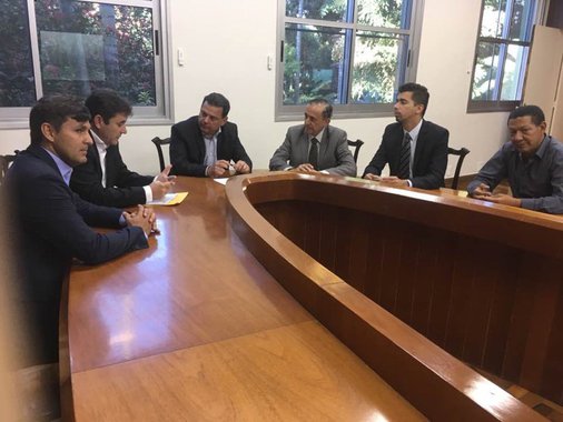 Os vereadores que compõem a Comissão Especial de Inquérito (CEI) do transporte coletivo na Câmara de Goiânia, Anselmo Pereira (PSDB), Clécio Alves (PMDB), Juarez Lopes (PRTB), GCM Romário Policarpo (PTC) e Vinicius Cirqueira (Pros), se reuniram com o governador Marconi Perillo (PSDB) para discutir melhorias para o transporte coletivo da capital; entre as propostas debatidas estão a possível criação de um patrulhamento do Batalhão Militar para atuação nos terminais e pontos de ônibus de Goiânia e Região Metropolitana