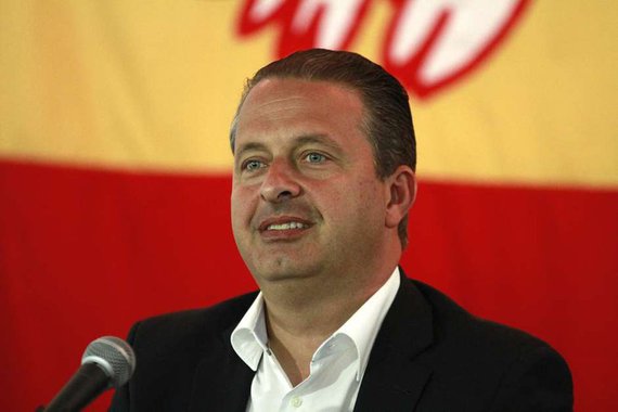 As investigações sobre o acidente aéreo que matou o ex-governador de Pernambuco e então candidato a presidente da República em 2014 Eduardo Campos (PSB) ainda geram incertezas ao seu grupo político e a seu legado três anos depois do incidente em Santos (SP), completados neste domingo; os desdobramentos das investigações podem se tornar o centro da disputa pelo governo de Pernambuco no próximo ano; três dos principais envolvidos na Operação Turbulência, iniciada com uma investigação sobre o arrendamento do jato no qual Campos viajava, assinaram acordos de delação premiada com o Ministério Público Federal no início deste ano