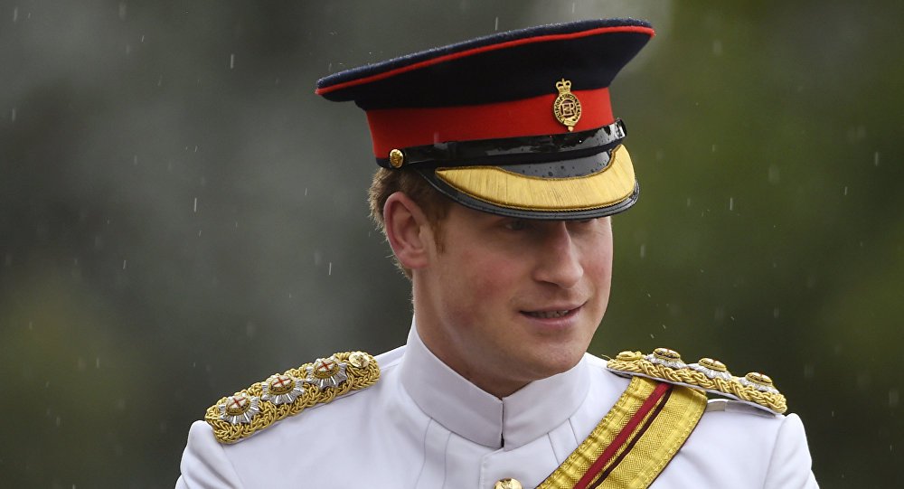 O Daseh lançou uma provocação ao príncipe Harry, herdeiro do trono britânico; em vídeo divulgado na internet neste fim de semana, um militante do grupo terrorista Daesh desafia o príncipe britânico Harry a lutar contra os terroristas, isso "se for homem o bastante" para encarar a tarefa
 
 