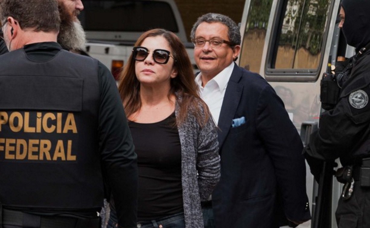 Alegando que o casal passa por dificuldades financeiras, os advogados João Santana e Mônica Moura pediram ao juiz Sérgio Moro o desbloqueio parcial dos R$ 28,7 milhões que foram retidos pela Justiça; a dupla já foi condenada duas vezes pela Operação Lava Jato e responde pelo crime de lavagem de dinheiro. Atualmente, cumprem a pena em liberdade provisória; a defesa disse também que a dificuldade financeira ocorre porque o casal não pode trabalhar e auferir renda para seus gastos pessoais e de suas famílias