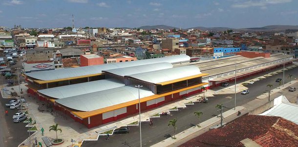 Com a reforma e ampliação do mercado, a população de Lagarto em breve passará a dispor de um centro de compras moderno, arejado e limpo; foram R$ 16 milhões investidos pelo Governo de Sergipe para dar comodidade e conforto aos comerciantes e consumidores; governador Jackson Barreto entregou a obra em dezembro e a prefeitura do município está providenciando a licitação dos boxes para fazer a entrega aos feirantes