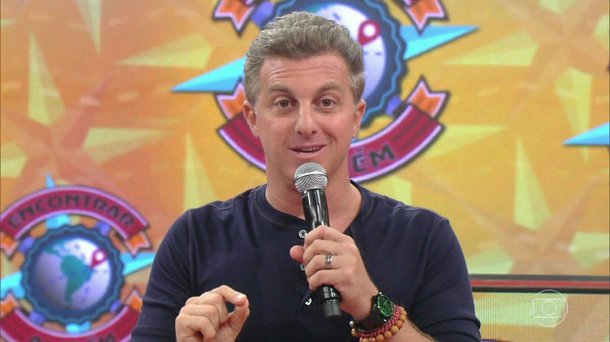 Em artigo na Folha de S.Paulo, o apresentador da TV Globo diz que não é candidato à presidência da República; "Mas também não deixarei de me envolver e de me dedicar à transformação do País", escreve ele, lembrando que ao longo de sua carreira, nunca se omitiu, tendo se dedicado a viajar o Brasil "de ponta a ponta" e a "entrar na casa das pessoas" e que viu "o Brasil profundo como poucos têm a chance de conhecer"