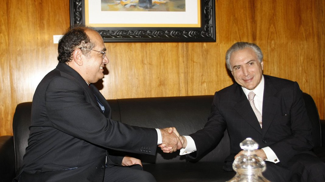 Julgador e julgado, ao se encontrarem sorrateiramente, não apenas implodem uma República já em frangalhos, promovendo uma influência mútua no poder alheio, como acabam de vez com qualquer esperança de moralidade deste governo