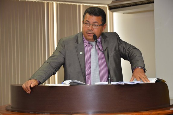 O vereador e presidente da Câmara Municipal de Palmas, José do Lago Folha (PSD), pediu ao Executivo que não autorize o aumento da tarifa de água e esgoto da Capital; a proposta de aumento, de 12,7%, foi feita pela Odebrecht Ambiental (Saneatins) no começo deste mês; se autorizado, o reajuste passa a vigorar a partir de abril. O parlamentar fez o pedido após a aprovação da MP que cria a Agência de Regulação, Controle e Fiscalização de Serviços Públicos de Palmas; “Quero pedir ao Executivo que rejeite esse aumento e que a Odebrecht encaminhe a esta Casa de Leis as planilhas que ela diz que justifica o aumento”, disse