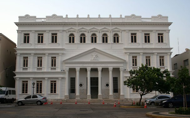 O Tribunal de Justiça do Maranhão (TJ-MA) determinou o retorno imediato dos professores às salas de aula da rede municipal de ensino de São Luís que aderiram à greve deflagrada pelo Sindicato dos Professores do Município (Sindeducação); a decisão deve ser cumprida no prazo de 24 horas, sob pena de multa diária de R$ 100 mil. Desde o início com pouca adesão da categoria, a paralisação passou praticamente despercebida