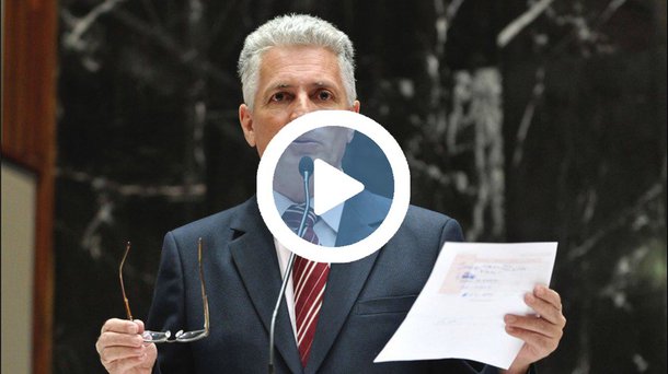 O deputado estadual Rogério Correia (PT) criticou nesta quinta-feira, 24, o pacote de privatizações proposto pelo governo de Michel Temer, que prevê a venda de 57 empresas e ativos públicos, numa tentativa de fechar parte do maior rombo fiscal da história brasileira; "Nenhum país abre mão da soberania energética, nenhum. Nem Inglaterra, nem França, Estados Unidos", disse o deputado; "Depois virá a Petrobras, aliás o golpe foi pra entregar o petróleo brasileiro, pode saber. O povo brasileiro precisa reagir", conclamou o parlamentar