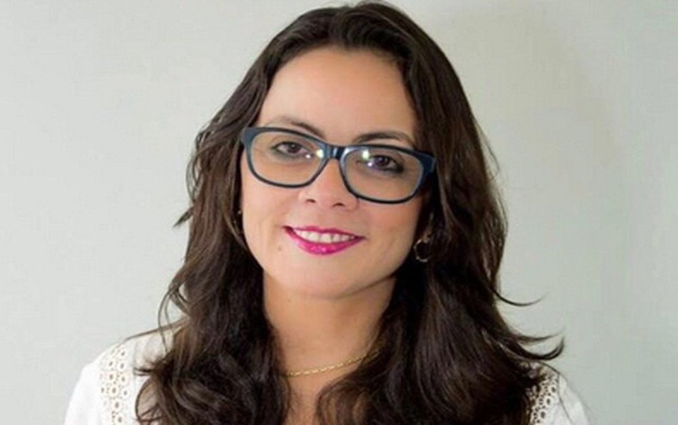 A presidente do partido Democratas (DEM), em Sergipe, Ana Alves, filha do ex-Prefeito João Alves Filho e da senadora Maria do Carmo Alves, do DEM de mesmo estado, foi presa no final da manhã desta sexta-feira (1º) por tentar induzir declarações e depoimentos de investigados e testemunhas no curso das investigações do Ministério Público; a presidente do DEM é investigada por participação em peculato, formação de organização criminosa e obstrução de investigação