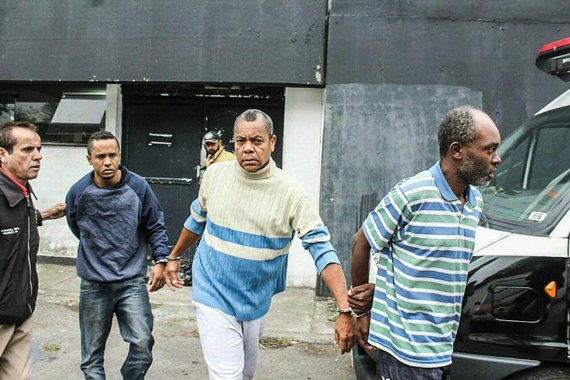 Manifestantes do MTST fizeram hoje um ato em frente à 63ª DP, em São Paulo, para exigir a liberdade de três detidos na greve de sexta, integrantes do movimento: Jucary, Ricardo e Luciano; as acusações são de incitação ao crime, incêndio e explosão; os três foram levados nesta manhã para o Centro de Detenção Provisória Vila Independência, na Vila Prudente