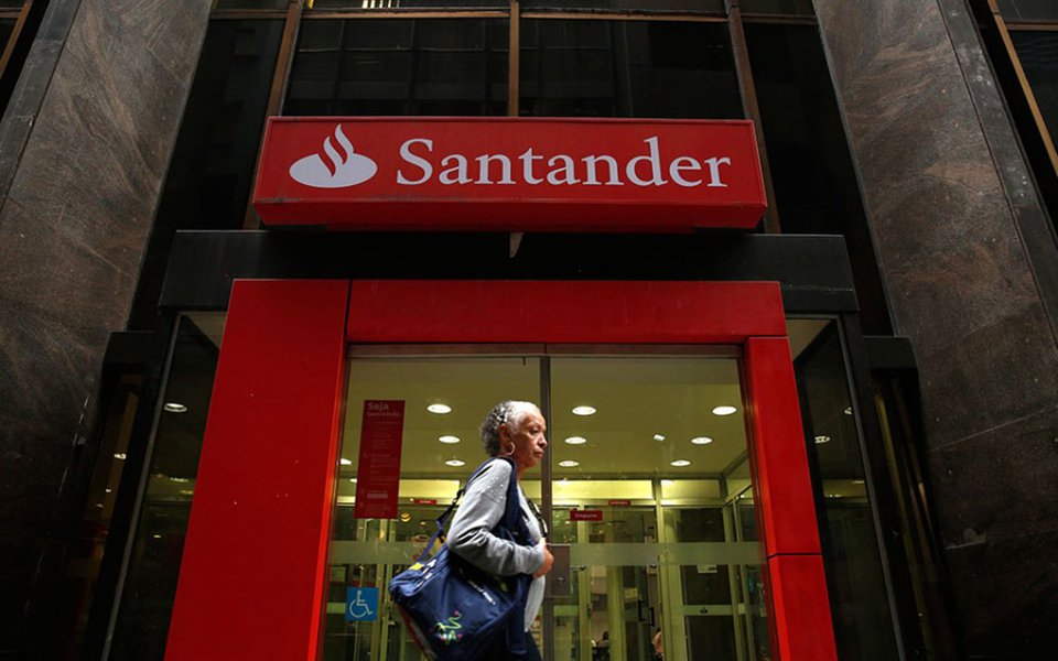 "No futuro, quando estivermos soterrados sob as ruínas do que um dia foi um país e uma democracia, da crônica que emergirá desses escombros, haverá o relato deste domingo, quando uma instituição cultural sucumbiu à ignorância e ao obscurantismo", diz o jornalista Vitor Necchi