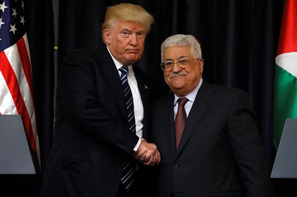 Presidente dos Estados Unidos, Donald Trump, e presidente palestino, Mahmoud Abbas, em encontro no Palácio Presidencial de Belém, na Cisjordânia. 23/05/2017 REUTERS/Jonathan Ernst