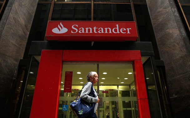 "No futuro, quando estivermos soterrados sob as ruínas do que um dia foi um país e uma democracia, da crônica que emergirá desses escombros, haverá o relato deste domingo, quando uma instituição cultural sucumbiu à ignorância e ao obscurantismo", diz o jornalista Vitor Necchi