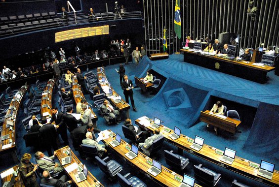 A Comissão de Constituição, Justiça e Cidadania (CCJ) do Senado Federal aprovou proposta que altera a representação por estado na Câmara dos Deputados a partir da próxima legislatura (2019-2023); se essa decisão for mantida em votação pelo plenário, Alagoas, Rio de Janeiro, Rio Grande do Sul, Paraíba, Piauí, Paraná e Pernambuco perdem uma cadeira cada para outros estados 