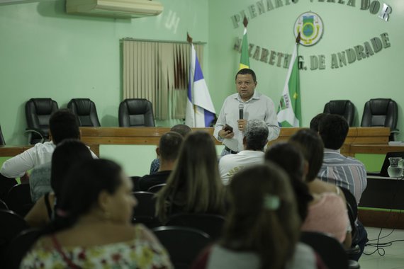 Tocantinense de Pedro Afonso, o ex-juiz e advogado Márlon Reis, 47, lançará na próxima sexta-feira (24), na escola municipal Padro Josimo, em Palmas, sua pré-candidatura ao governo do Estado. Com participação da presidenciável Marina Silva e parlamentares da Rede Sustentabilidade, Márlon Reis abre o “Diálogos pelo Tocantins”; redator e um dos principais responsáveis pela criação da Lei da Ficha Limpa e fundador do Movimento de Combate à Corrupção Eleitoral (MCCE), Márlon Reis vem percorrendo o Tocantins apresentando suas propostas e ideias para o Tocantins. E garante: “mudará os padrões políticos no Estado”; “Defendemos uma gestão comprometida com a ética pública e respeito ao cidadão. Temos projetos e planos para o Estado que visam a sua modernização”, disse
