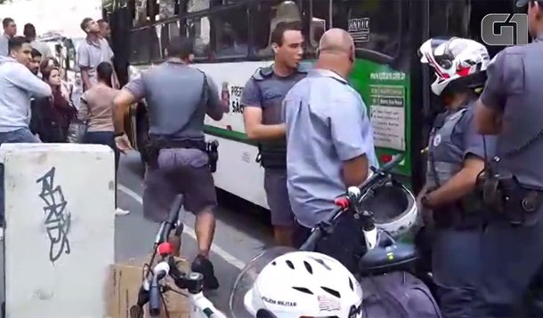 Tânia Maria de Oliveira, advogada e militante feminista de Brasília, oferece uma visão diferente sobre o caso do abusador que ejaculou em uma moça dentro de um ônibus na Avenida Paulista na última terça-feira 29; para Tânia, a prisão preventiva não soluciona o caso; ela lembra que, em sua decisão, o juiz fala que o acusado precisa de tratamento psiquiátrico; ela também relembra a atuação do juiz em outros casos, em que a decisão também não foi pela prisão - como de imigrantes palestinas presas após confronto com militantes xenófobos