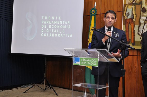 Presidente da Frente Parlamentar de Economia Digital e Colaborativa, o deputado federal Thiago Peixoto (PSD-GO) participa da comemoração de um ano de criação do Google Campus São Paulo; nesta segunda, ele falará com representantes das startups residentes do Campus sobre o papel do Legislativo e do poder público no fomento a esse ecossistema empreendedor; deputado goiano foi convidado pelo Google para participar do evento por conta do engajamento com a economia digital e o ambiente empreendedor brasileiros, segundo justificou a própria empresa no convite