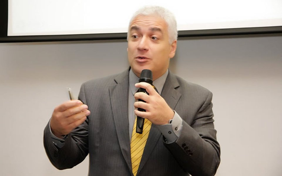 O diretor de Meio Ambiente do Instituto Brasileiro de Mineração (Ibram), Rinaldo Mancin, afirmou que Minas Gerais deve ficar com 40% – cerca de US$ 7,4 bilhões – dos US$ 18 bilhões previstos para serem investidos na mineração em todo o País, até 2020; de acordo com o dirigente, os investimentos em Minas, nos próximos cinco anos, envolvem a expansão, a abertura de novas plantas, a ampliação da exploração nas jazidas já existentes e a obras em infraestrutura para o escoamento da produção