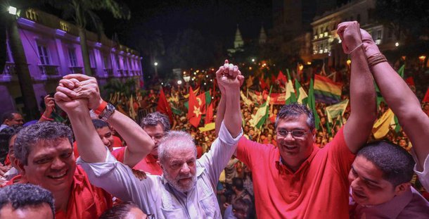 Vice-presidente nacional do PT, Márcio Macedo resume a caravana do ex-presidente Lula pelo Nordeste em três palavras: amor, gratidão e esperança; a ideia era passar por 25 cidades, mas a passagem de Lula pelo Nordeste ganhou proporções imensas e a caravana atingiu 60 localidades