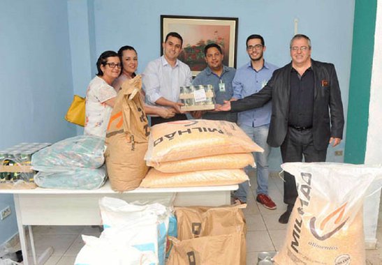 Valendo-se de sua histórica experiência na área social, a Organização das Voluntárias de Goiás (OVG) realiza atendimento que contempla milhares de pessoas; hoje, 409 entidades filantrópicas, de todo o Estado, estão credenciadas na OVG, recebendo auxílio no desenvolvimento de suas atividades; a presidente de honra da Organização, Valéria Perillo, ressalta que parceria e solidariedade são lemas da instituição e provam seu acerto em apoiar as entidades sociais que levam adiante a missão de contribuir para o conforto dos que constituem o elo mais frágil da sociedade