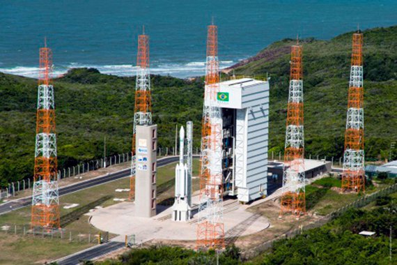 Ministro da Defesa do Brasil, Raul Jungmann, falou com exclusividade à Sputnik Brasil sobre as perspectivas de acordos com Moscou no âmbito da aguardada visita do chefe do Estado Maior e do ministro da Defesa russo; "Nós estamos retomando Alcântara. Já estamos com a minuta de um novo acordo de salvaguardas e alguns países têm manifestado interesse, dentre eles a Rússia, mas também Israel e EUA, e é possível que outros países mais. E o Brasil também, empresas brasileiras manifestaram interesse em participar, o que é ótimo", disse Jungmann à Sputnik Brasil