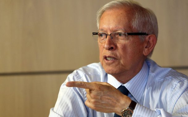 O presidente da Anatel, Juarez Quadros, afirmou nesta sexta-feira que a situação econômica da Oi impõe que a agência tenha urgência no processo que poderá avaliar uma eventual cassação das licenças de operação da companhia em recuperação judicial; “A situação da Oi é mais urgente, não pelas condições operacionais...é mais em função da situação econômica e financeira”, disse Juarez em evento no Rio de Janeiro