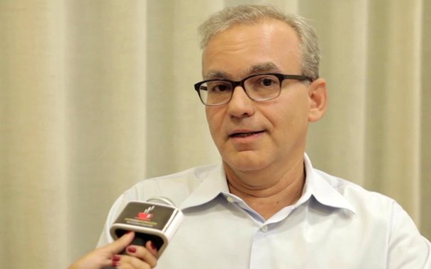 O prefeito de Teresina, Firmino Filho (PSDB), avalia ser imprevisível o que acontecerá na política brasileira em 2018, mas faz um palpite: pode não ocorrer o tradicional confronto entre o PSDB e o PT na eleição presidencial; “Eu acredito que o cenário da eleição do ano que vem é parecido com 1989. De 94 pra cá todas as eleições presidenciais houve uma espécie de Fla Flu entre o PSDB e o PT e provavelmente ano que vem isso não vai acontecer. Vai ser um momento diferente, novo, de transição para outra fase política do Brasil e a gente não sabe como isso vai influenciar no Piauí”