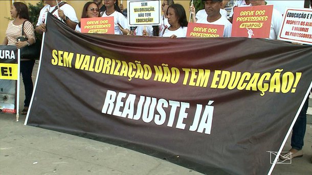A greve dos professores da rede municipal de ensino de São Luís completa um mês sem definições sobre o fim da mobilização; os professores pedem um aumento salarial de 7,64%, índice referente ao reajuste do Fundo de Manutenção e Desenvolvimento da Educação Básica e de Valorização dos Profissionais da Educação (Fundeb)