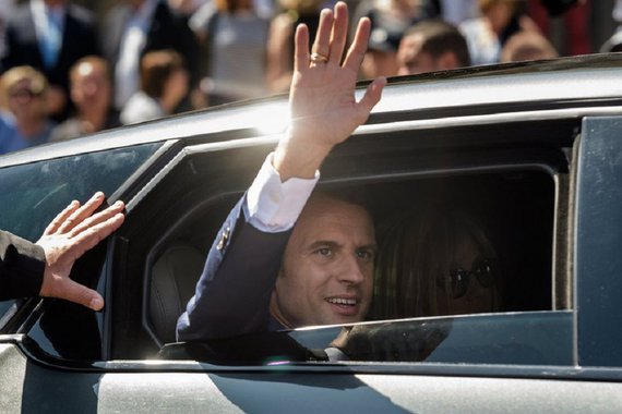 Após 75,7% dos votos apurados, os candidatos do partido do presidente da França, Emmanuel Macron, lideram a preferência dos franceses na eleição parlamentar realizada neste domingo no país, com 26,9%; Atrás da República em Marcha, aparecem os Republicanos, com 15,8%, e a Frente Nacional, de Marine Le Pen, com 14%; a França Insubmissa tem 10,06%, enquanto o Partido Socialista tem 7,5%