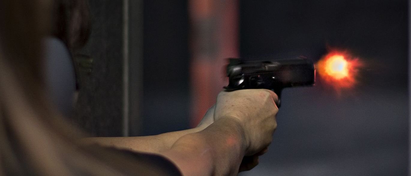 O vereador Neirivan de Oliveira Silva, de 43 anos, foi assassinado na madrugada desta segunda-feira (08) após ser atingido por disparos de arma de fogo durante uma discussão no município de Craíbas; o suspeito do crime já foi identificado; Neirivan, do PMDB, foi o vereador mais votado do município de Craíbas e estava em seu primeiro mandato