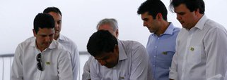 Michel Temer irá exonerar nesta quarta-feira (26) os ministros da Educação, Mendonça Filho (DEM-PE), das Cidades, Bruno Araújo (PSDB-PE), e das Minas e Energia, Fernando Filho (PSB-PE); saída dos cargos, porém, é temporária e eles deverão retornar logo após o término da votação do projeto de reforma trabalhista que deverá ser votado hoje na Câmara Federal; exoneração temporária está ligada ao fato dos suplentes Severino Ninho (PSB-PE), Creuza Pereira (PSB-PE) e Guilherme Coelho (PSDB-PE) serem contrários ao projeto de reforma trabalhista