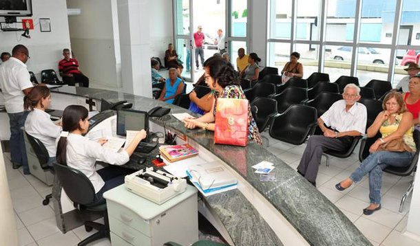 Dados do Anuário da Segurança Assistencial Hospitalar no Brasil, divulgado apontaram problemas em hospitais provocaram 302,6 mil mortes no País no ano passado, o que representa três mortos a cada cinco minutos; em Belo Horizonte, os dados mostraram que somente nos primeiros oito meses deste ano, 6.356 óbitos foram consequência de falhas em hospitais públicos, particulares e da saúde suplementar, número que representa 82,6% de todo o ano passado