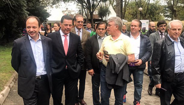 O governador Marconi Perillo afirmou, ao encerrar a intensa de trabalho de dois dias da Missão Comercial do Governo de Goiás no Uruguai, que a "excelente receptividade" das autoridades e dos empresários do país sul-americano mostra "o grande potencial" de expansão das relações bilaterais com o Estado a partir e agora; Marconi destacou os encontros com autoridades de diferentes áreas de governo e os contatos com investidores durante a missão