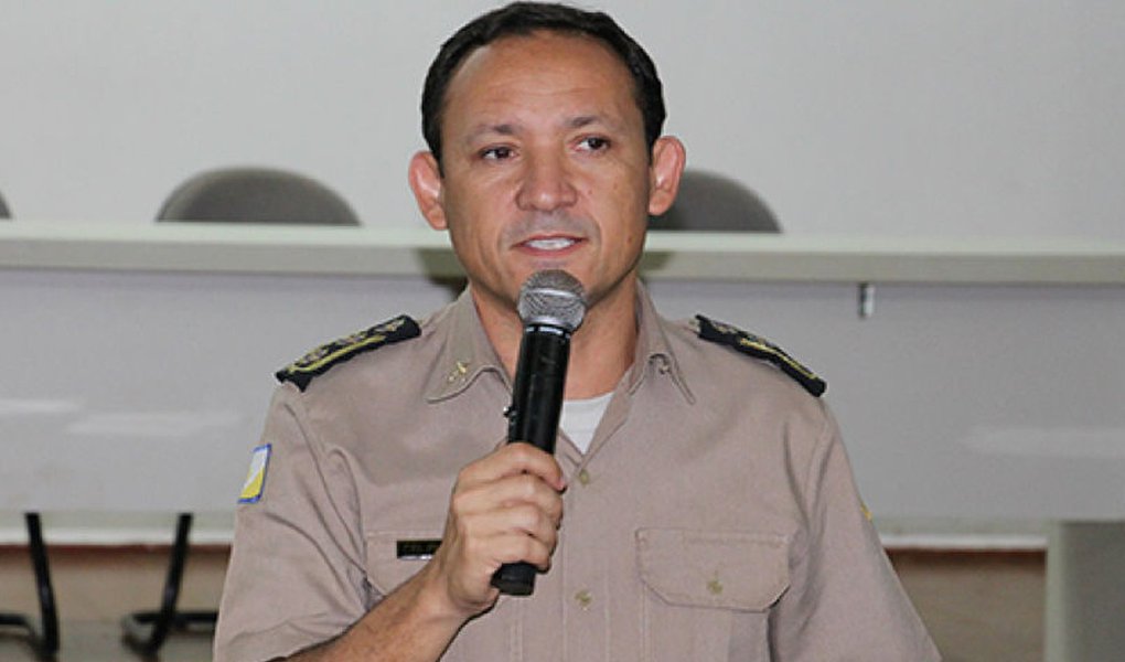 O governador Marcelo Miranda (PMDB) vai efetivar o coronel Glauber de Oliveira Santos na Secretaria da Cidadania e Justiça (Seciju, que está no cargo como interino desde essa terça-feira, 31; com isso, o comando-geral da Polícia Militar do Tocantins será assumido pelo atual chefe do Estado Maior, coronel Edvan de Jesus Silva; coronel Marcelo Falcão Soares será o titular do Estado Maior, do qual é hoje subchefe