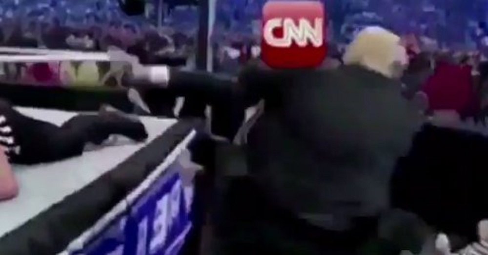 O presidente dos Estados Unidos, Donald Trump, acentuou sua disputa com a imprensa neste domingo ao publicar um tuíte com um vídeo editado que mostra ele atacando repetidamente um homem com o logotipo da rede de notícias CNN sobreposto; o vídeo foi editado ainda para mostrar um outro logotipo escrito "Fraud News Network"