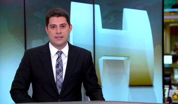 Insatisfeito com os termos da rescisão de contrato, o jornalista Evaristo Costa já estaria acionando advogados contra a Globo; dos 20 anos em que trabalhou na emissora, 14 teriam sido em regime de pessoa jurídica