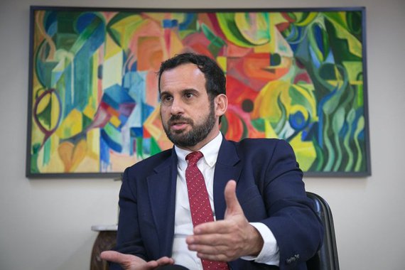 Ao comentar sobre a "Cura Gay" e ser questionado se a Justiça é mais conservadora sobre pautas relacionadas a diversidade sexual ou se trabalha mais pela garantia de direitos individuais, o juiz Roger Raupp Rios, do TRF4, disse que "em contextos onde a sociedade e o mundo estão vigilantes e atentos por reconhecimento de direitos, em geral, acabam indo nessa linha de reconhecimento"; "Em outros contextos, onde as sociedades começam a se fechar, começam a ser mais conservadoras, começam a dar passos atrás, nada garante que o Judiciário não siga esse contexto"