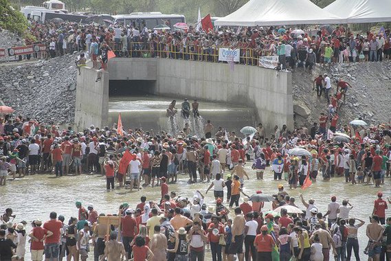 A transposição é um sonho antigo dos sertanejos. É um projeto que data do período colonial e que nunca saiu do papel. Ver concluído um trecho de uma obra estruturante como essa aumenta nossa convicção na defesa de um projeto popular e progressista para o país