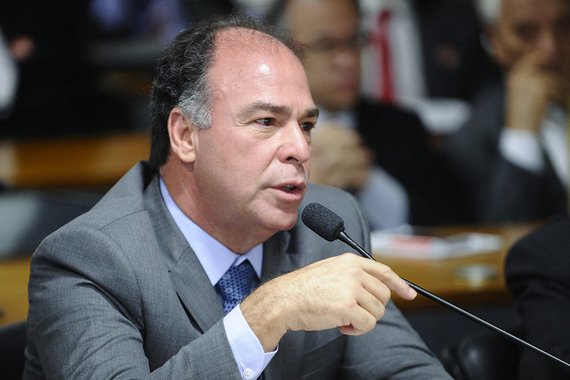 O senador Fernando Bezerra Coelho (PMDB-PE) confirmou que é pré-candidato ao governo de Pernambuco, atualmente comandado por Paulo Câmara (PSB); de acordo com o parlamentar, as oposições no estado estão num processo de diálogo, que deve ser intensificado em dezembro, mas confirmou que pretende participar da disputa; “Sou pré-candidato e estou animado. Meu nome está colocado, como o de várias outras lideranças políticas estaduais. Vamos unir forças e definir propostas, para que possamos levar ao povo de Pernambuco um projeto que traduza os sonhos das pessoas”, disse