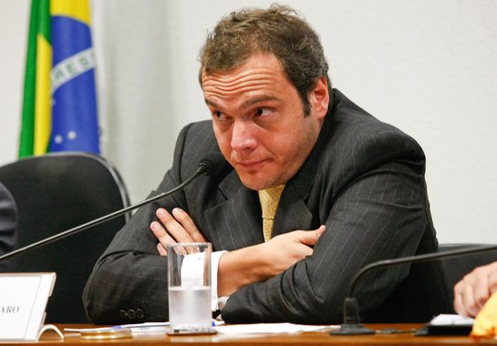 "A delação do doleiro Lúcio Bolonha Funaro deveria motivar o debate sério sobre a validade do processo de impeachment de Dilma Rousseff. Um debate estritamente jurídico, não político, para anular a votação que abriu caminho para a cassação de Dilma", escreve Joaquim de Carvalho no Diário do Centro do Mundo; ele reflete sobre o fato de Lúcio Funaro ter contado em delação premiada que entregou a dinheiro ao ex-deputado Eduardo Cunha para comprar votos de deputados às vésperas do impeachment da votação da abertura do impeachment
