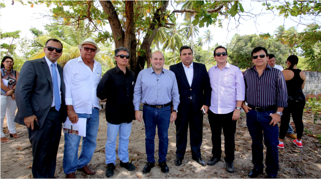 O prefeito Roberto Cláudio (PDT) assinou nesta segunda (9) a ordem de serviço para início das obras de construção do parque urbano que integra a Operação Urbana Consorciada (OUC) do Sítio Tunga, no bairro Luciano Cavalcante. A iniciativa possibilitará a criação do denominado Parque da Longevidade, voltada para idosos, e a construção de importantes vias de acesso à região