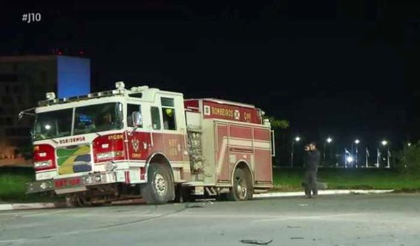 O bombeiro que furtou um caminhão do quartel onde trabalhava e dirigiu até o Congresso Nacional afirmou que "já deveria ter buscado atendimento psicológico há muito tempo"; durante o interrogatório, o rapaz, que está preso no Núcleo de Custódia da corporação por tempo indeterminado, não detalhou o motivou do sequestro do veículo; a defesa de Fabrício Marques de Araújo disse que ele não se lembra de ter pegado o veículo, e que "encontra-se perplexo com a situação e surpreso com o ocorrido"