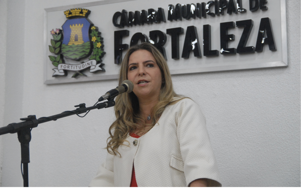 O grupo político da deputada federal Luizianne Lins (PT) vai se reunir para traçar estratégias eleitorais com o objetivo de garantir espaço na coligação do governador Camilo Santana (PT) em 2018. A ex-prefeita pretende ocupar uma das vagas para senador e não descarta disputar o pleito