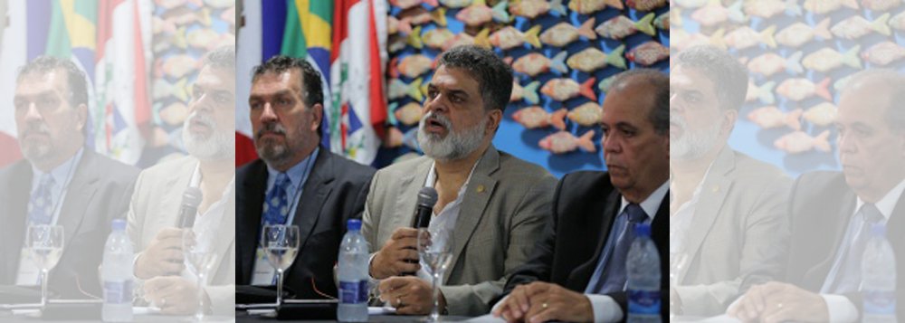 Fórum nacional realizado em Alagoas, com magistrados de todo o Brasil, sugere mudanças nas medidas socioeducativas aplicadas a menores infratores; uma delas é a formação de um cadastro nacional com um banco de dados sobre os jovens que cumprem ou já cumpriram penas; juízes elaboraram a "Carta de Maceió", que traz as medidas consideradas importantes por eles, e será entregue ao Conselho Nacional de Justiça (CNJ)