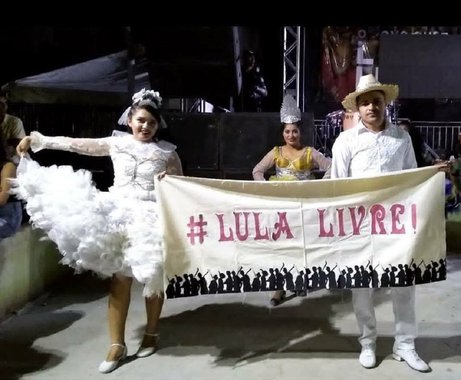 Neste final de semana, o Assentamento Monte Alegre, em Tamboril, no Ceará, realizou o seu tradicional Festival de Quadrilhas Juninas da Reforma Agrária. Durante o festival, jovens brincantes dançaram com uma faixa pedindo a liberdade do ex-presidente Lula