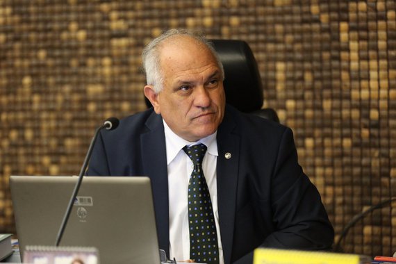 O presidente do Tribunal de Justiça de Alagoas (TJ/AL), desembargador Otávio Leão Praxedes, realiza o pagamento de mais de R$ 13,4 milhões, a 166 credores, nesta quinta-feira (16); o valor se refere a dívidas do Estado relativos a precatórios alimentares e de natureza comum; somente este ano foram pagos mais de R$ 38 milhões, mediante a expedição de 368 alvarás