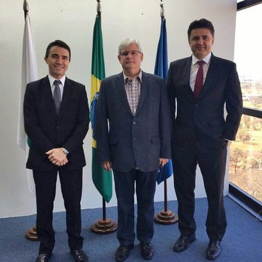 O procurador-geral de Justiça, Plácido Rios, e o diretor da Escola Superior do Ministério Público (ESMP), Manuel Pinheiro, reuniram-se com o procurador-geral da República, Rodrigo Janot, na manhã desta sexta-feira (04/08), em Brasília, com o objetivo de estreitar parceria entre o Grupo Nacional de Combate às Organizações Criminosas (GNCOC), com o Ministério Público Federal