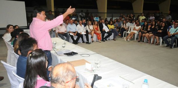 O governador Wellington Dias inaugurou, na noite de sexta-feira (28), no município de Alegrete a Unidade Básica de Saúde Miguel Pereira Neto e a quadra poliesportiva Manoel Afrânio Ramos, além de obras de Mobilidade Urbana. Durante a visita do governador também foram autorizados os projetos para a conclusão do estádio da cidade e projeto e orçamento de subestação e climatização da Unidade Escolar Antônio Sousa de Alencar